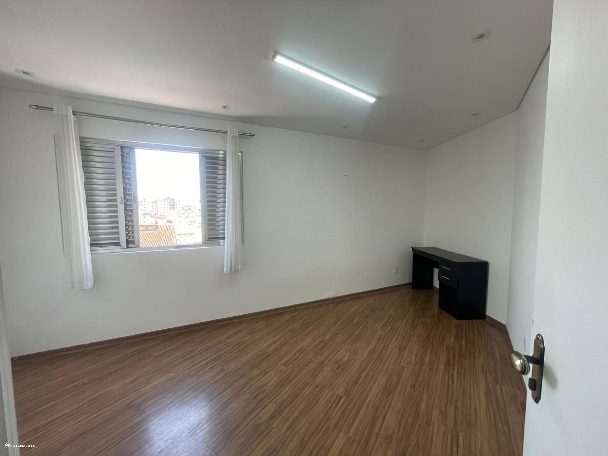 Apartamento para alugar com 3 quartos, 117m² - Foto 2