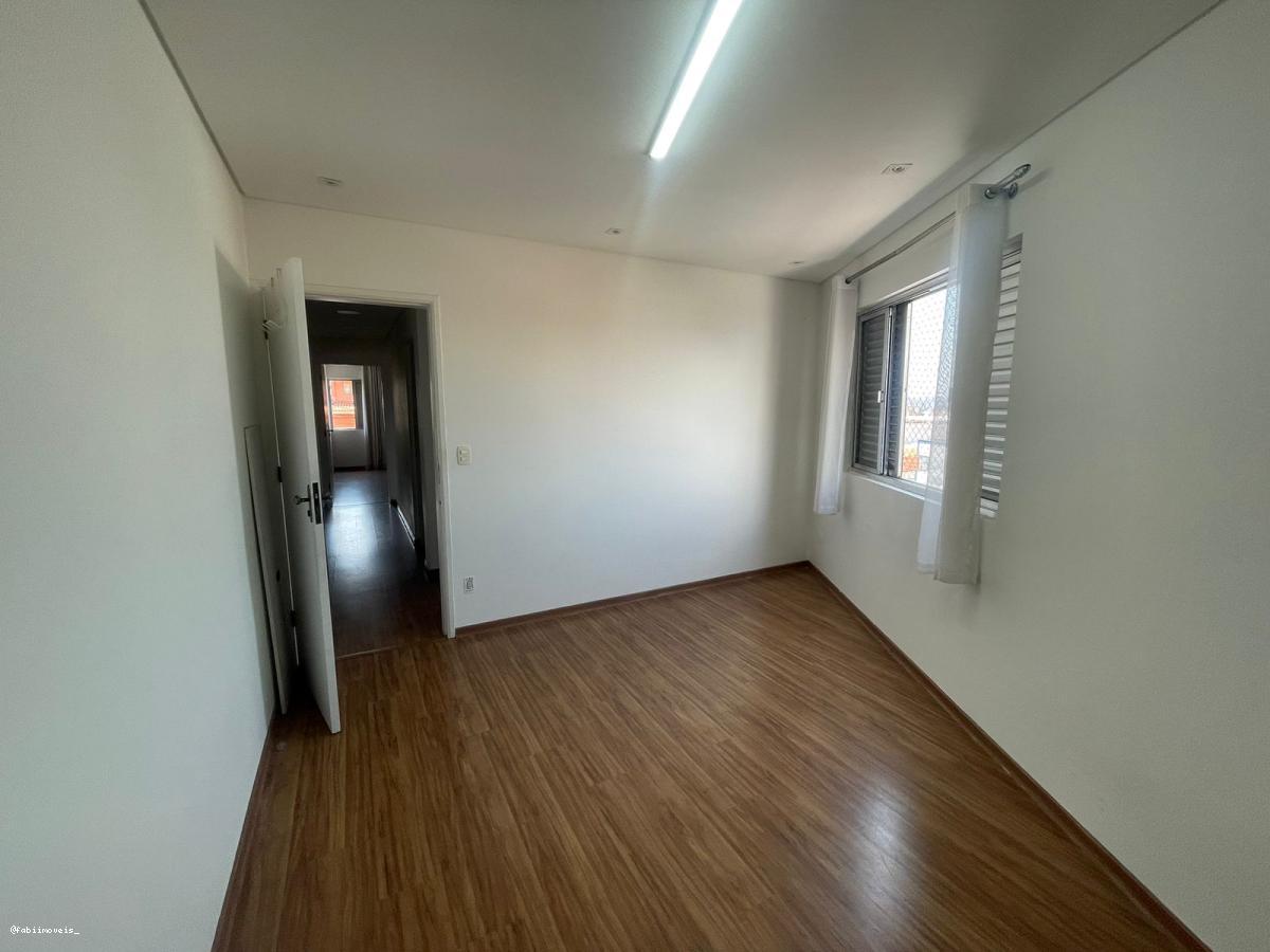 Apartamento para alugar com 3 quartos, 117m² - Foto 3