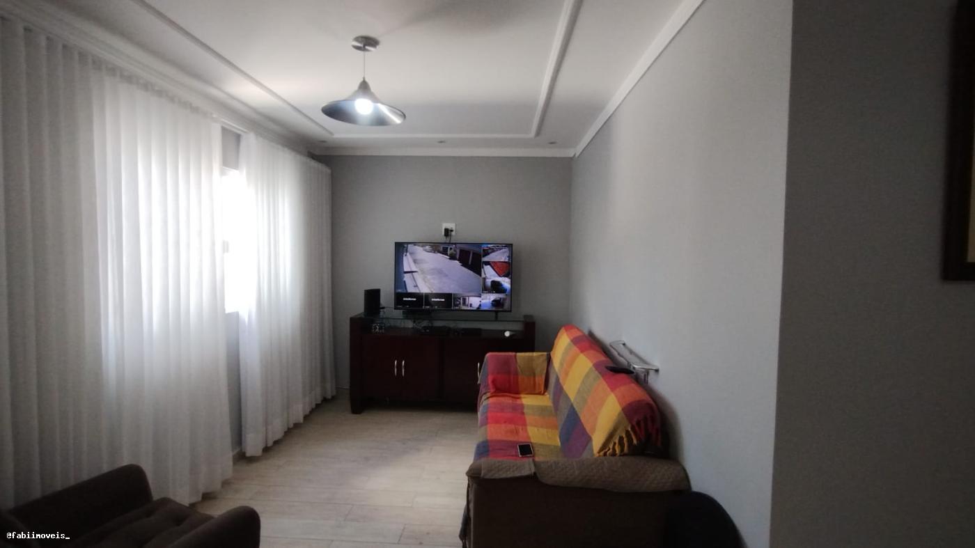 Casa à venda com 3 quartos, 120m² - Foto 1