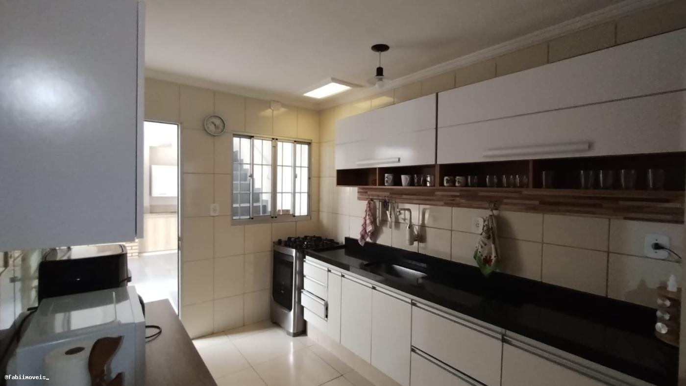 Casa à venda com 3 quartos, 120m² - Foto 10