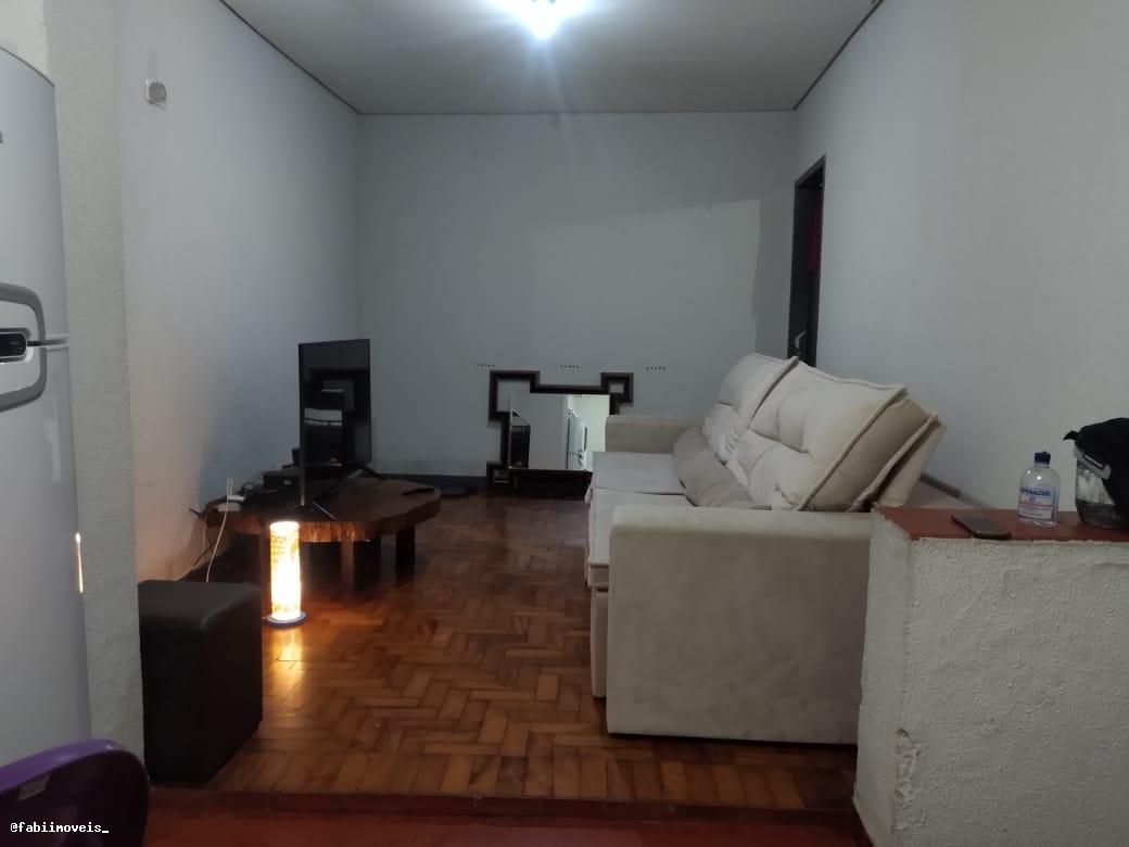 Casa à venda com 3 quartos, 135m² - Foto 1