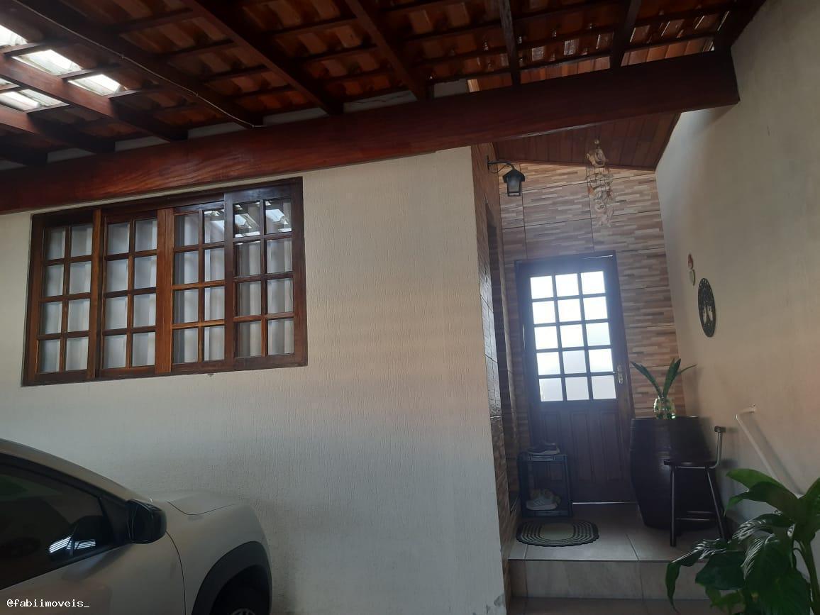 Casa à venda com 2 quartos, 125m² - Foto 1