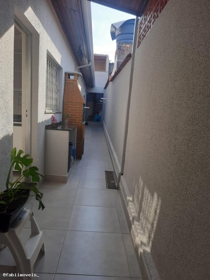 Casa à venda com 2 quartos, 125m² - Foto 4