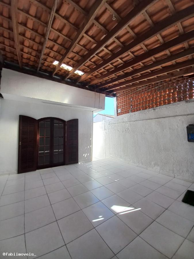 Casa à venda com 2 quartos, 110m² - Foto 1