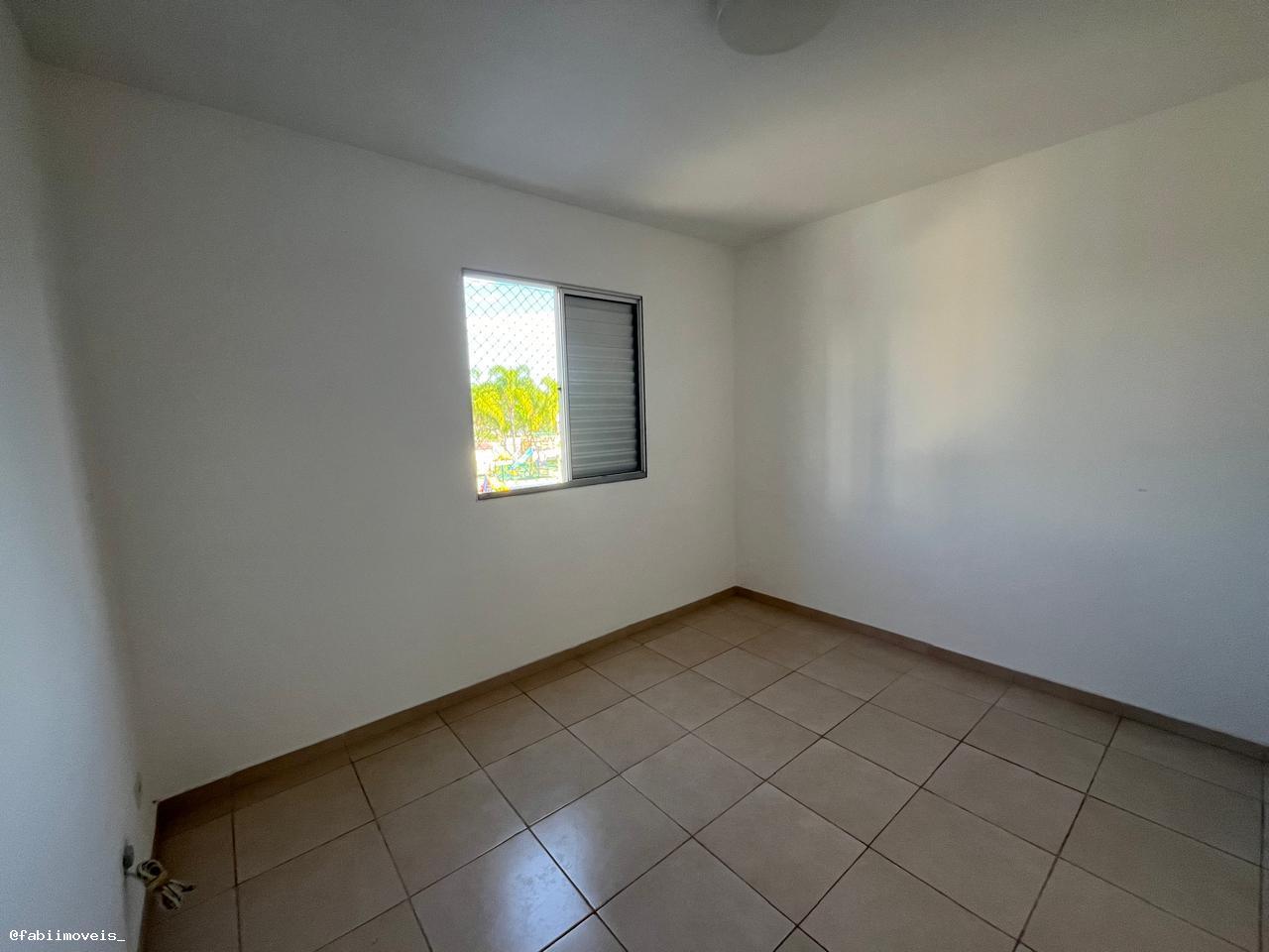 Apartamento à venda com 3 quartos, 65m² - Foto 2