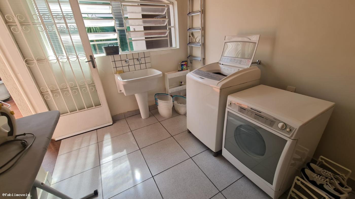 Casa à venda com 3 quartos, 300m² - Foto 34