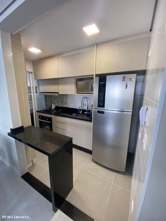 Apartamento à venda com 2 quartos, 68m² - Foto 4