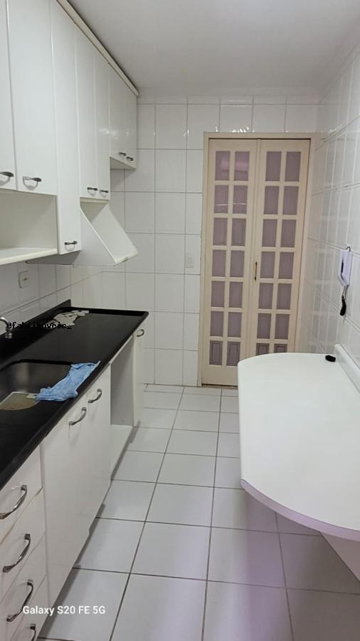 Apartamento à venda com 3 quartos, 77m² - Foto 1