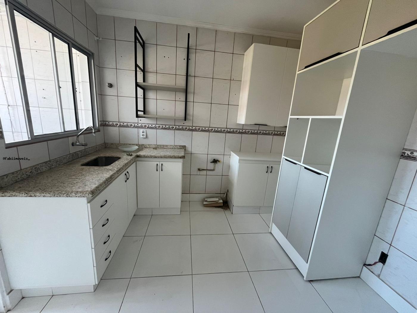 Apartamento para alugar com 3 quartos, 98m² - Foto 10