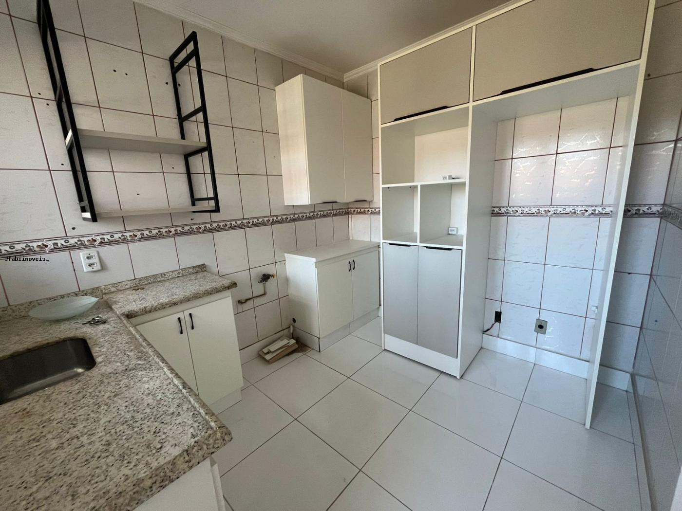 Apartamento para alugar com 3 quartos, 98m² - Foto 13