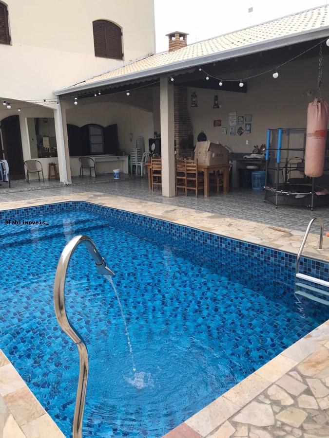 Sobrado à venda com 3 quartos, 320m² - Foto 1