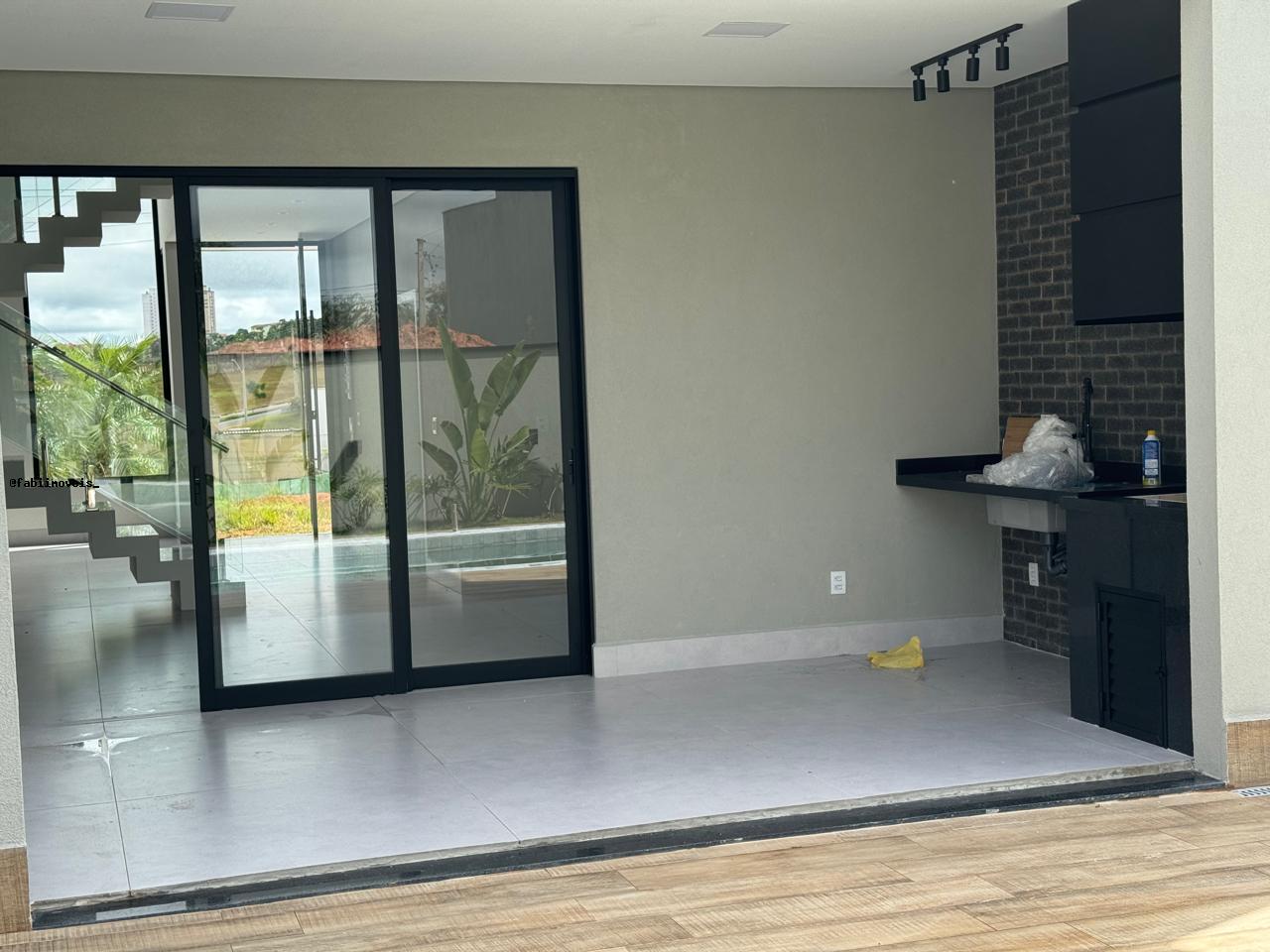 Casa de Condomínio à venda com 3 quartos, 191m² - Foto 3