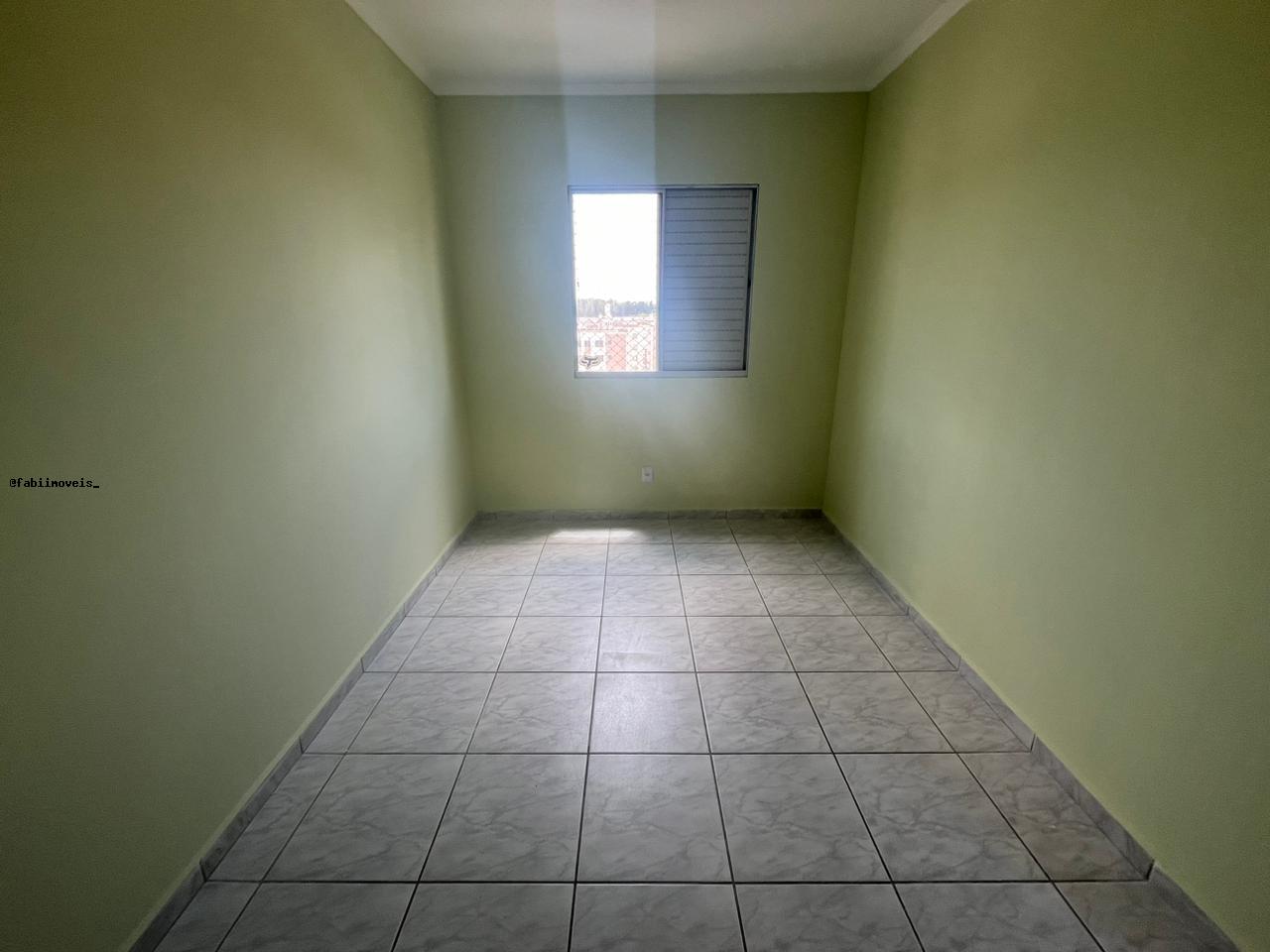 Apartamento para alugar com 2 quartos, 65m² - Foto 10