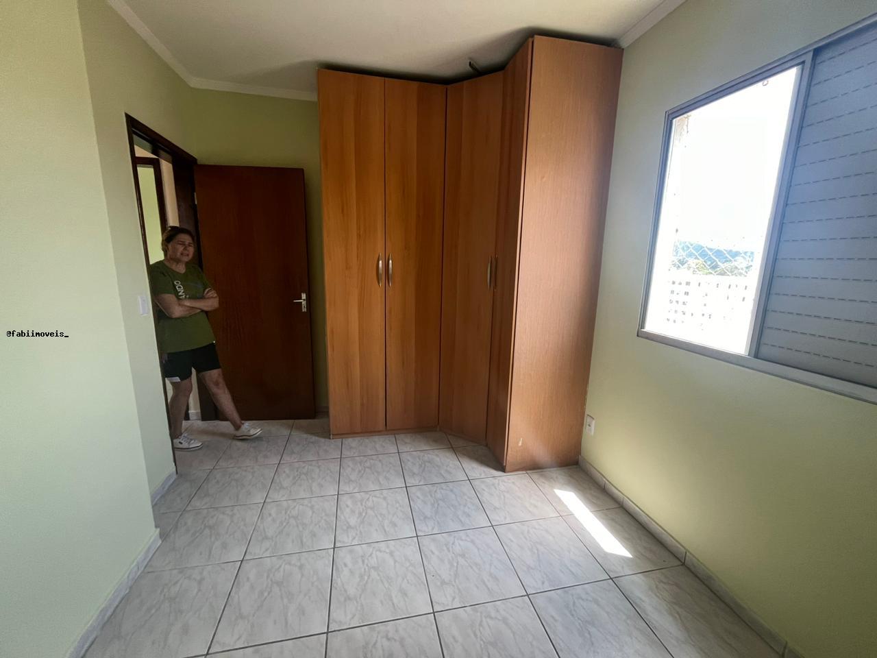 Apartamento para alugar com 2 quartos, 65m² - Foto 8