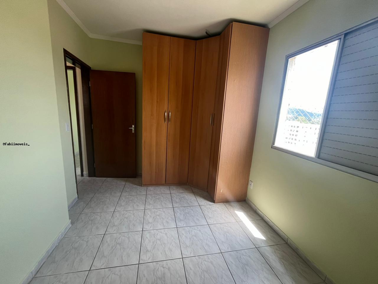 Apartamento para alugar com 2 quartos, 65m² - Foto 9