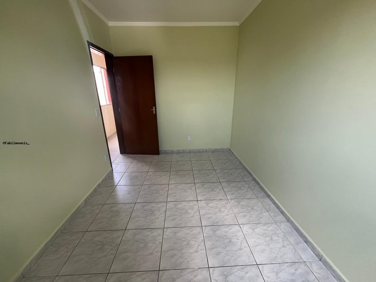 Apartamento para alugar com 2 quartos, 65m² - Foto 4